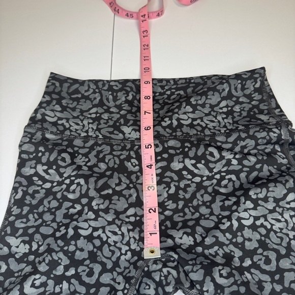 Fabletics Motion365+ Leggings Tonal Black Water Print | Size Small - Picture 11 of 11